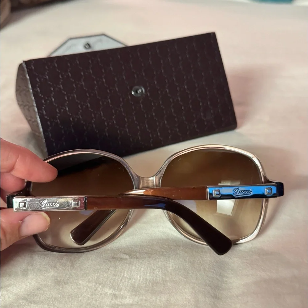 Gucci Elegant Brown Sunglasses - Picture 6 of 9